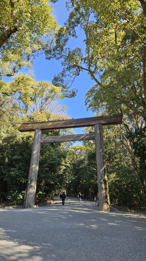 鳥居（筆者撮影）本殿まではここから１０分ほどある。