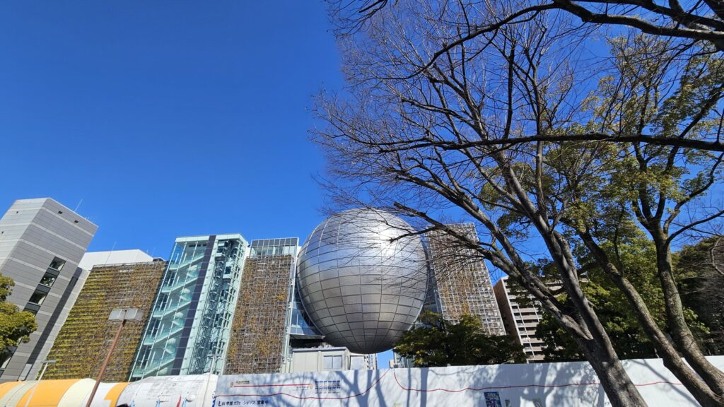 名古屋市科学館外観プラ目タリウムが特徴