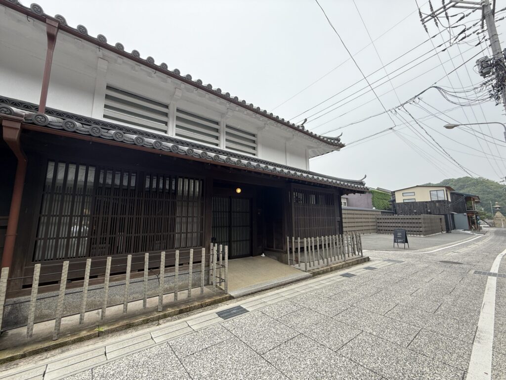 Azumi Setoda旧堀内邸を改装した建物レトロな街並みと似合う