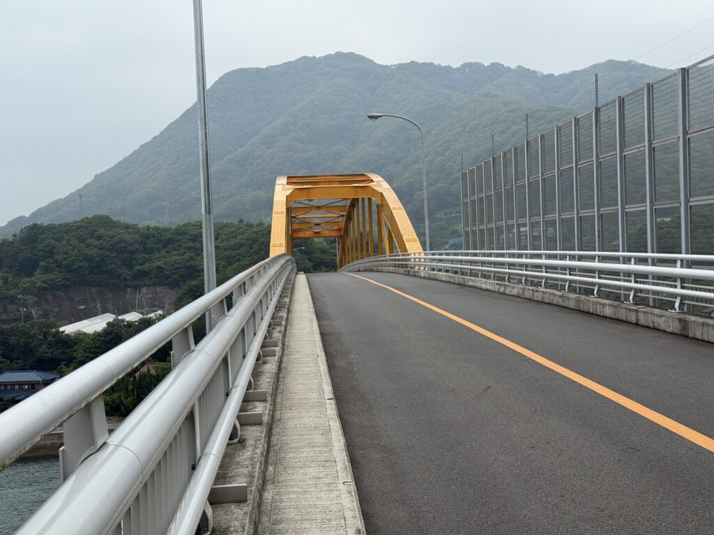 多々羅大橋橋上からの景色は絶景だが、歩いて渡るのはかなり危険